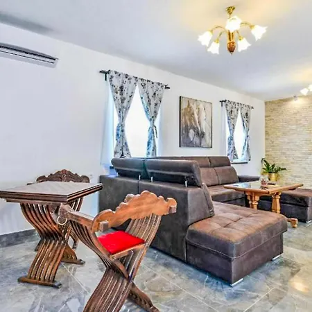 Сasa de vacaciones Mirjana By Interhome